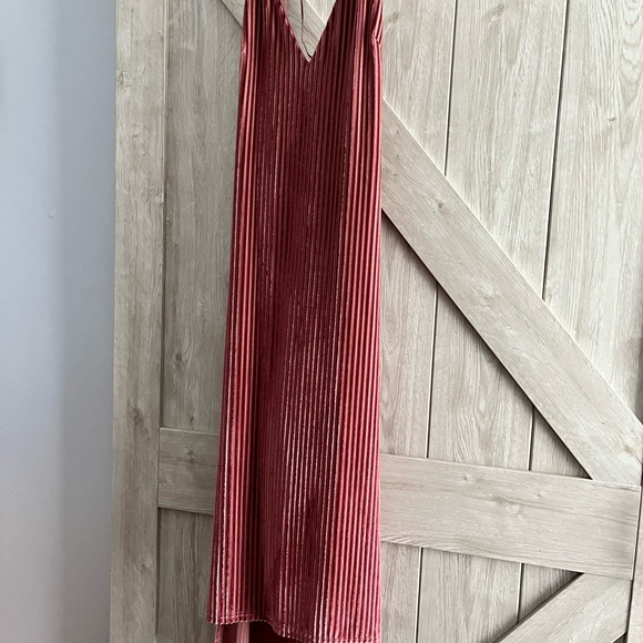 Dusty pink/red revolve midi dress - Picture 3 of 6